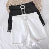 Jauns sieviešu šortu modelis ar metāla apdari
