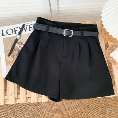 Jauns sieviešu šortu modelis - ar jostiņu un augstu vidukli