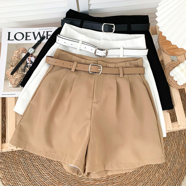 Jauns sieviešu šortu modelis - ar jostiņu un augstu vidukli