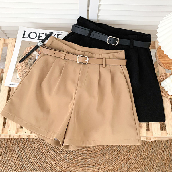 Jauns sieviešu šortu modelis - ar jostiņu un augstu vidukli