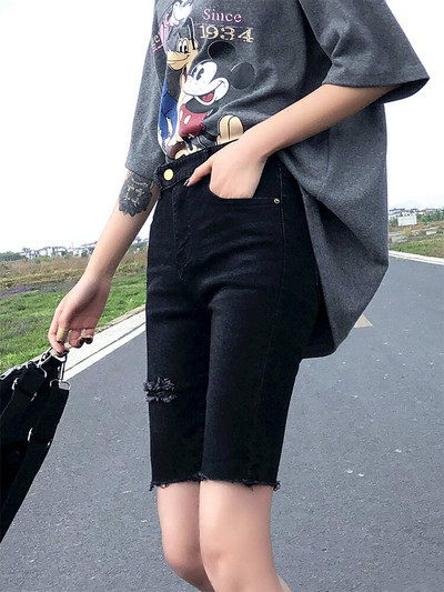 Sieviešu šorti ar saplēstiem motīviem un kabatām