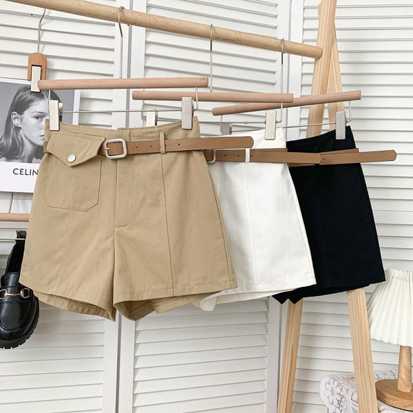 Model nou de pantaloni scurti de dama cu buzunar si curea