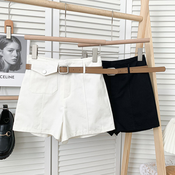 Model nou de pantaloni scurti de dama cu buzunar si curea