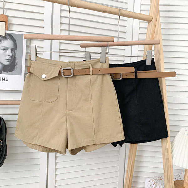 Model nou de pantaloni scurti de dama cu buzunar si curea