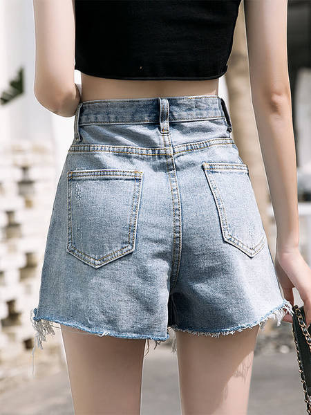 Model nou de pantaloni scurți din denim cu motive rupte