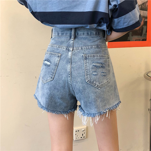 Pašreizējie īsie džinsi ar pogām un kabatām