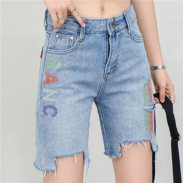 Aktuālās sieviešu džinsa bikses 3/4 garumā ar saplēstiem motīviem