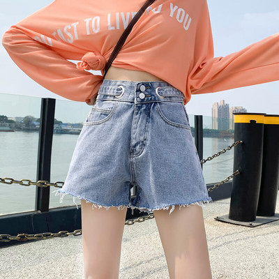 Pantaloni scurti model pentru femei cu buzunare