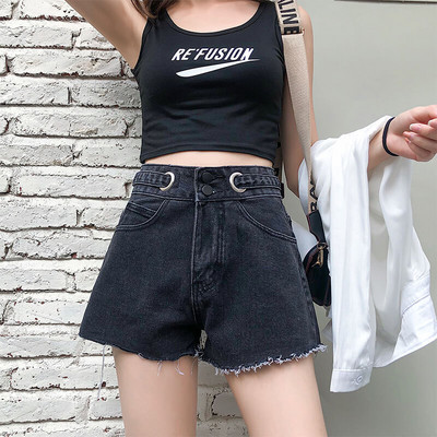 Pantaloni scurti model pentru femei cu buzunare