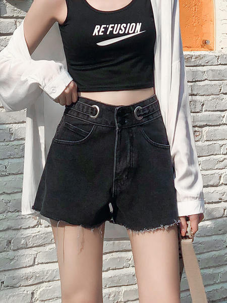 Pantaloni scurti model pentru femei cu buzunare