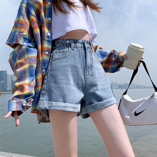 Sieviešu džinsa šorti ar metāla riņķiem un pogām