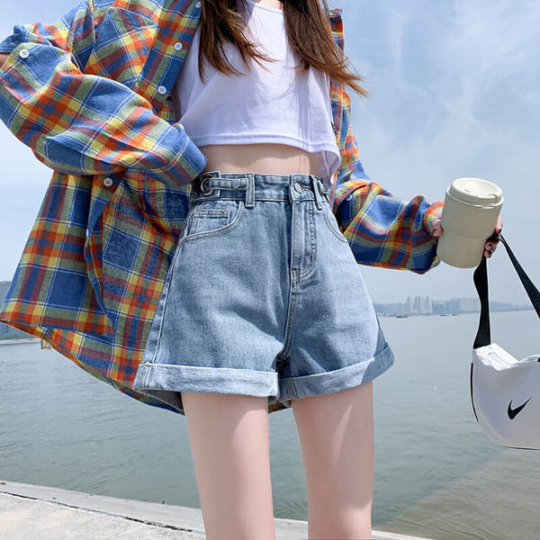 Sieviešu džinsa šorti ar metāla riņķiem un pogām