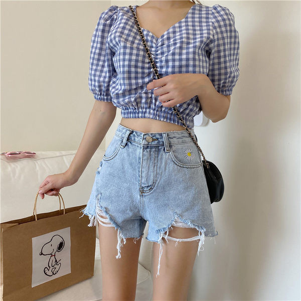 Model nou de blugi scurti cu broderie