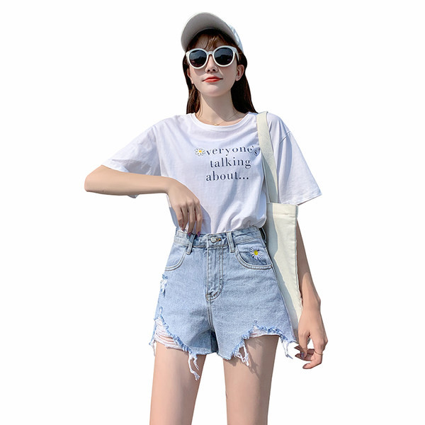 Model nou de blugi scurti cu broderie