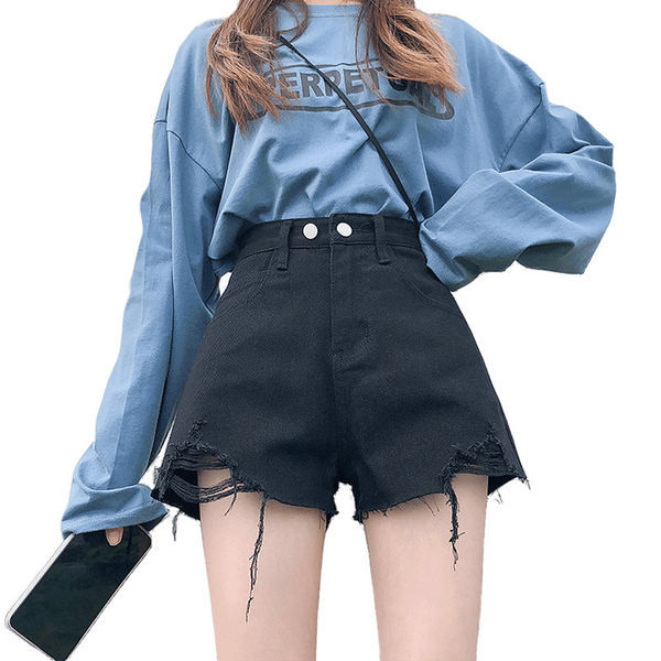 Pantaloni scurți cu nasturi și motive rupte