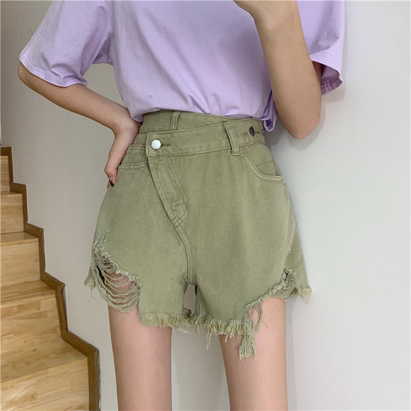 Blugi moderni scurti cu nasture si motive rupte