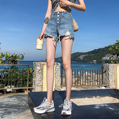 Model nou de pantaloni scurți din denim cu buzunare și nasturi