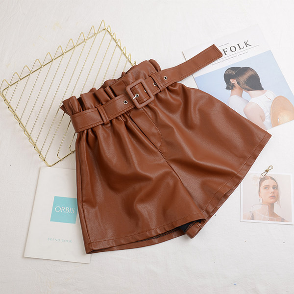 Sieviešu šorti no eko ādas