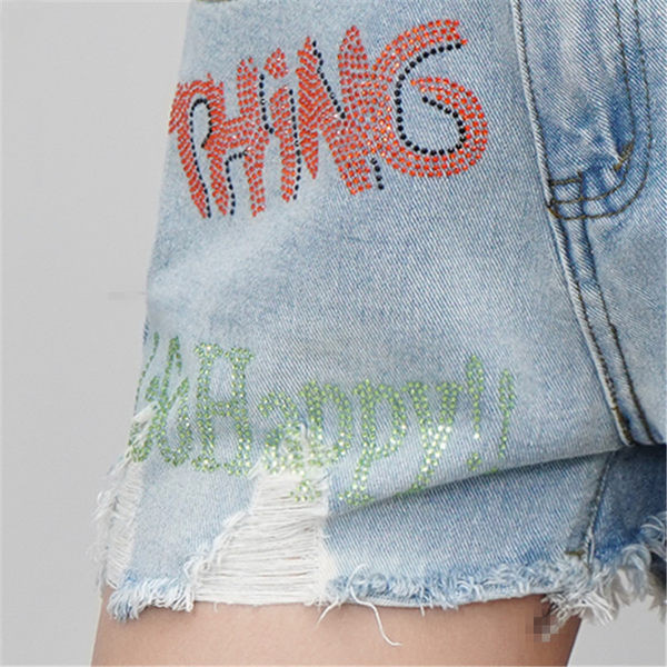 Aktuālie sieviešu šorti ar uzrakstu un dekoratīviem akmentiņiem