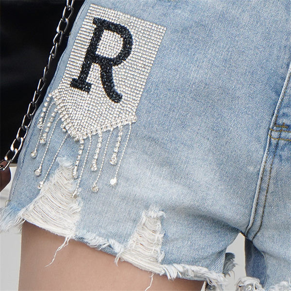 Moderni sieviešu šorti ar dekoratīviem akmeņiem