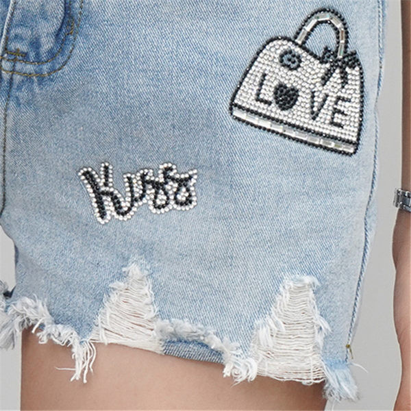 Moderni sieviešu šorti ar dekoratīviem akmeņiem