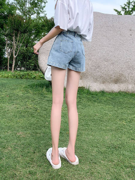 Sieviešu džinsa šorti divi modeļi ar rāvējslēdzēju sānos un uzrakstu