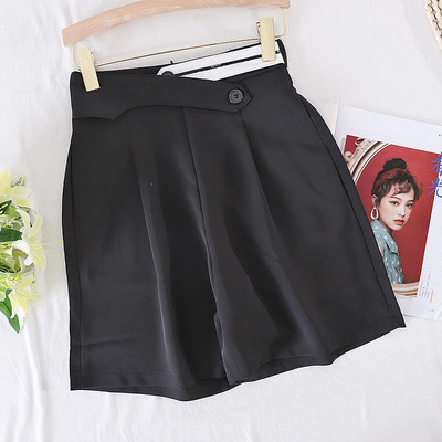 Model nou de pantaloni scurți de damă