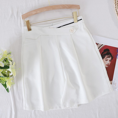 Model nou de pantaloni scurți de damă