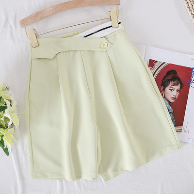 Model nou de pantaloni scurți de damă