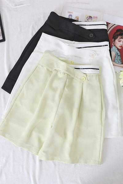 Model nou de pantaloni scurți de damă