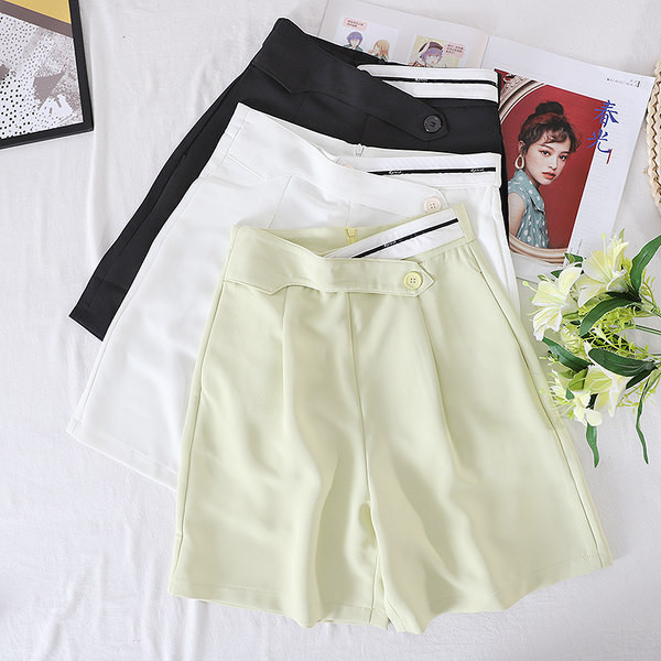 Model nou de pantaloni scurți de damă