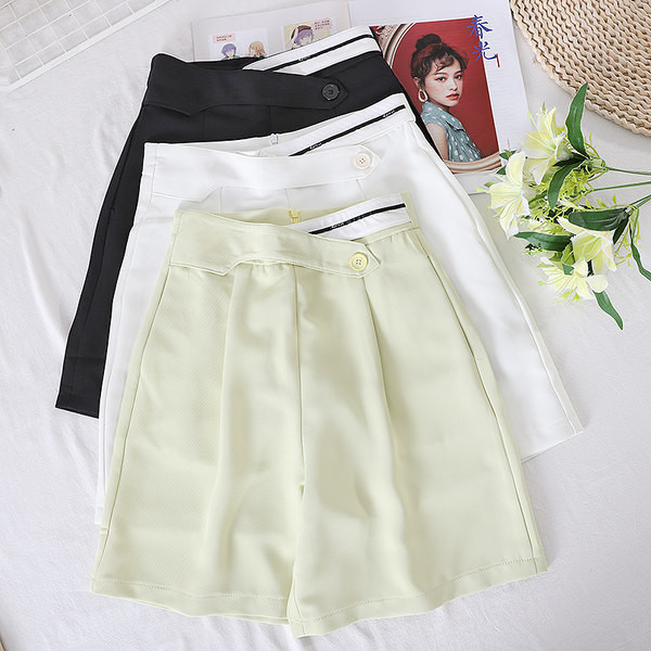 Model nou de pantaloni scurți de damă