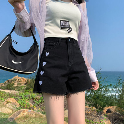 Pantaloni scurți de damă din denim cu aplicație inimă