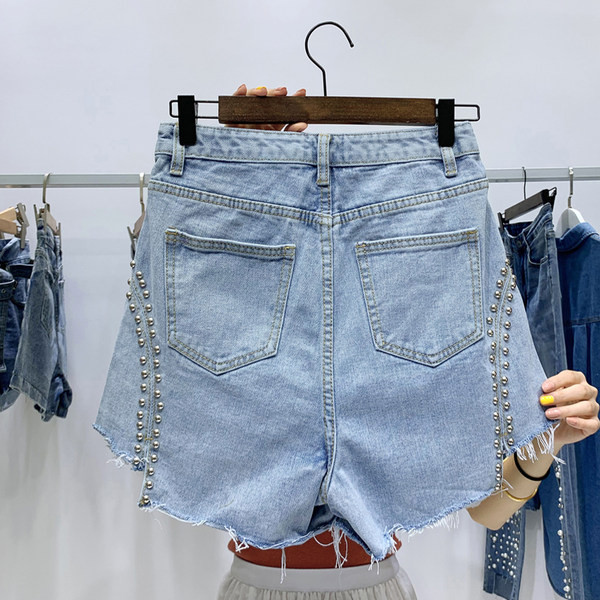 Blugi moderni scurti cu nituri si talie inalta