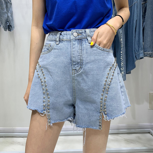 Blugi moderni scurti cu nituri si talie inalta