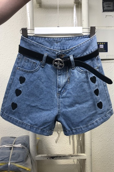 Pantaloni scurti de dama moderni din denim model larg cu talie inalta