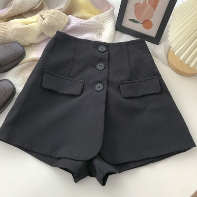 Μοντέρνα σορτς με κουμπιά