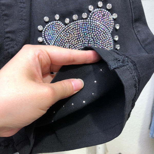 Дамски къси панталони с бродерия и висока талия