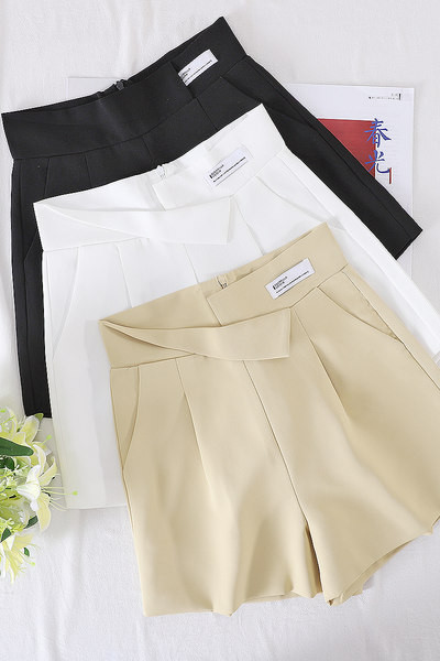 Pantaloni scurți cu buzunare și talie înaltă - trei culori