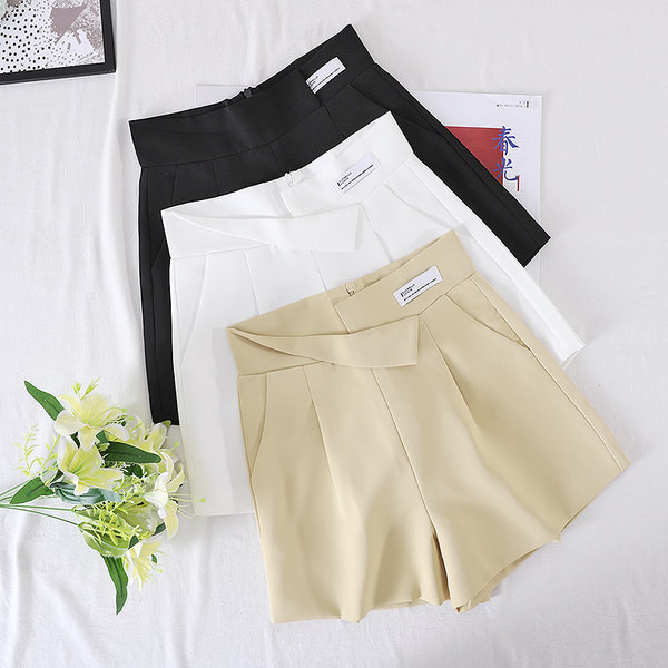 Pantaloni scurți cu buzunare și talie înaltă - trei culori