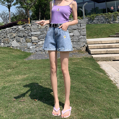 Pantaloni scurți de damă din denim cu broderie de flori