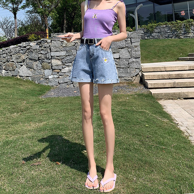 Pantaloni scurți de damă din denim cu broderie de flori