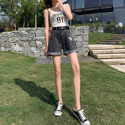 Pantaloni scurți de damă din denim cu broderie de flori