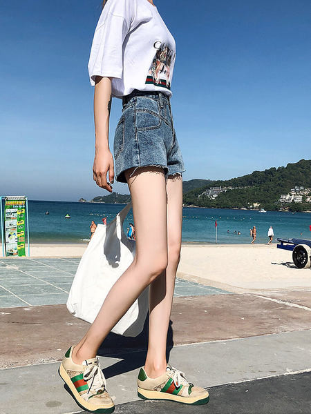 Sieviešu džinsa šortu modelis ar kabatām