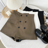 Novi model ženskih kratkih hlača na dugmad u više boja