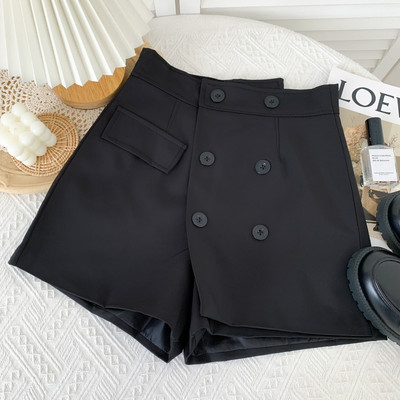 Novi model ženskih kratkih hlača na dugmad u više boja