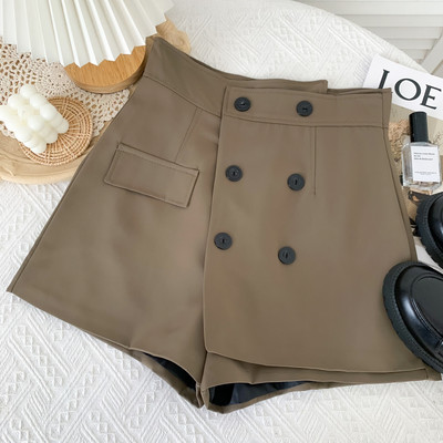 Novi model ženskih kratkih hlača na dugmad u više boja