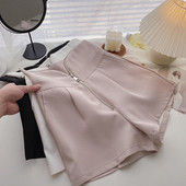 Moderns bikšu plats modelis ar rāvējslēdzēju