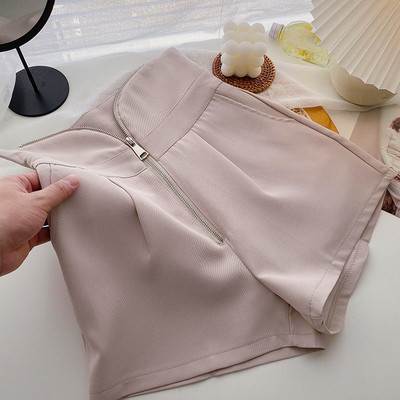 Moderns bikšu plats modelis ar rāvējslēdzēju