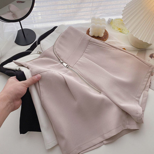 Moderns bikšu plats modelis ar rāvējslēdzēju